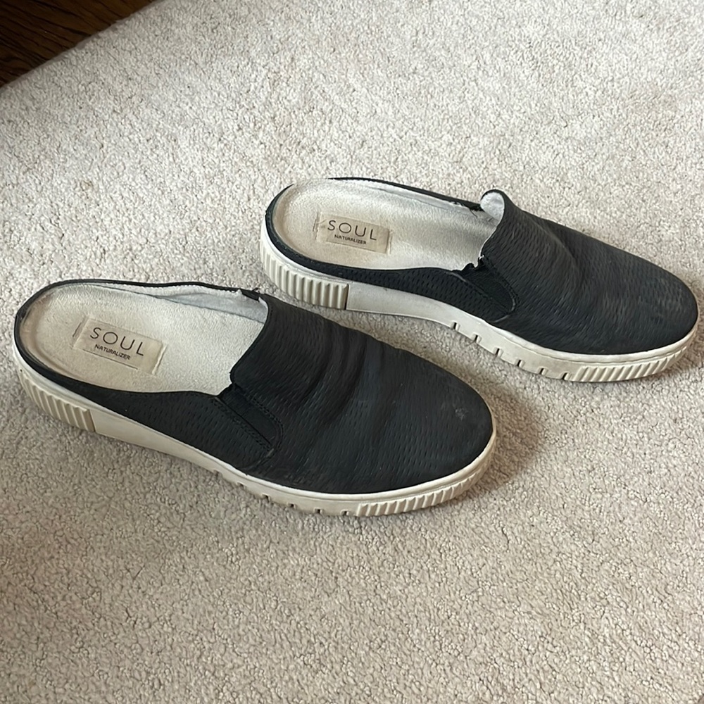 Soul by Naturalizer black mules size 8.5